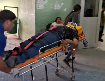 Tráiler embiste camión de paquetería en la carretera Monclova-Sabinas
