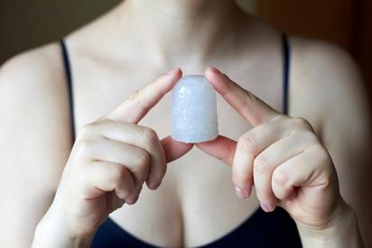 Piedra de alumbre: Descubre sus beneficios y riesgos 