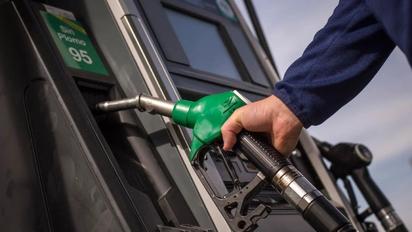 Gobierno de México establece tope al precio de la gasolina en 24 pesos por litro