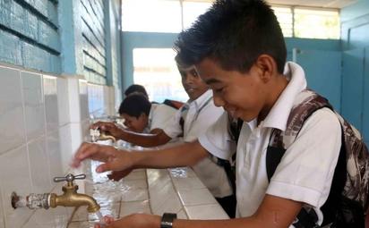 80 escuelas federales deudoras de Simas pagaron su cuenta 