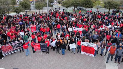 Docentes de la región se manifiestan contra reforma del ISSSTE