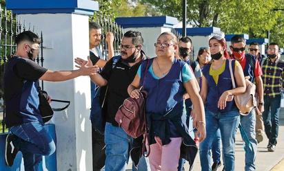Empleados denuncian falta de transporte en la maquiladora Jaropamex