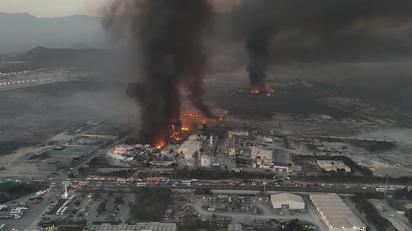 Así quedaron las fábricas incendiadas de García, Nuevo León