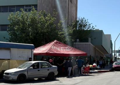 El IMSS, un foco rojo por la obstrucción de banquetas por comerciantes