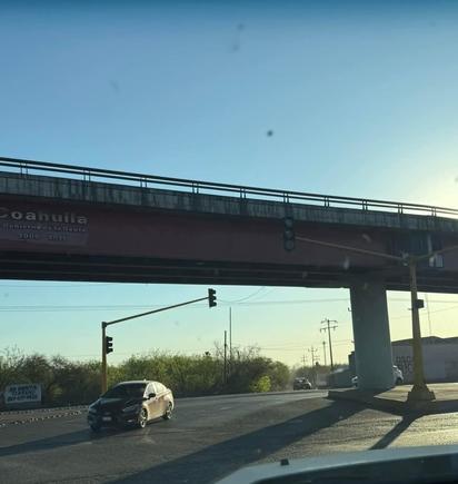 Semáforo del puente de Soriana de nueva rosita no funciona correctamente
