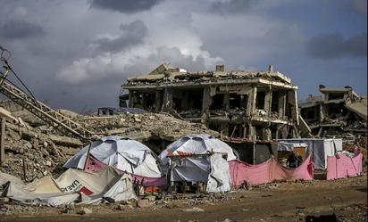 Cuatro gazatíes mueren en bombardeo israelí cerca de escuela en Gaza