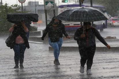 Frente Frío 35 provoca descenso de temperaturas y vientos fuertes en México
