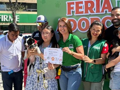 Feria de perritos es todo un éxito en la plaza de Monclova