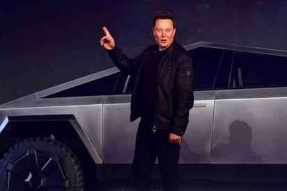Elon Musk lidia con ciberataque masivo y pérdidas millonarias en Tesla
