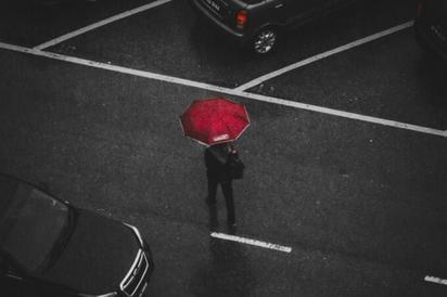 ¿Cómo afecta el frío y la lluvia en el estado de ánimo? La psicología responde