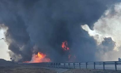 Explota pipa tras volcadura en carretera Ciudad Victoria-Zaragoza, Tamaulipas