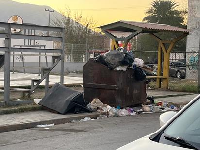 Municipio detecta a 15 comercios que tiran basura en contenedores públicos