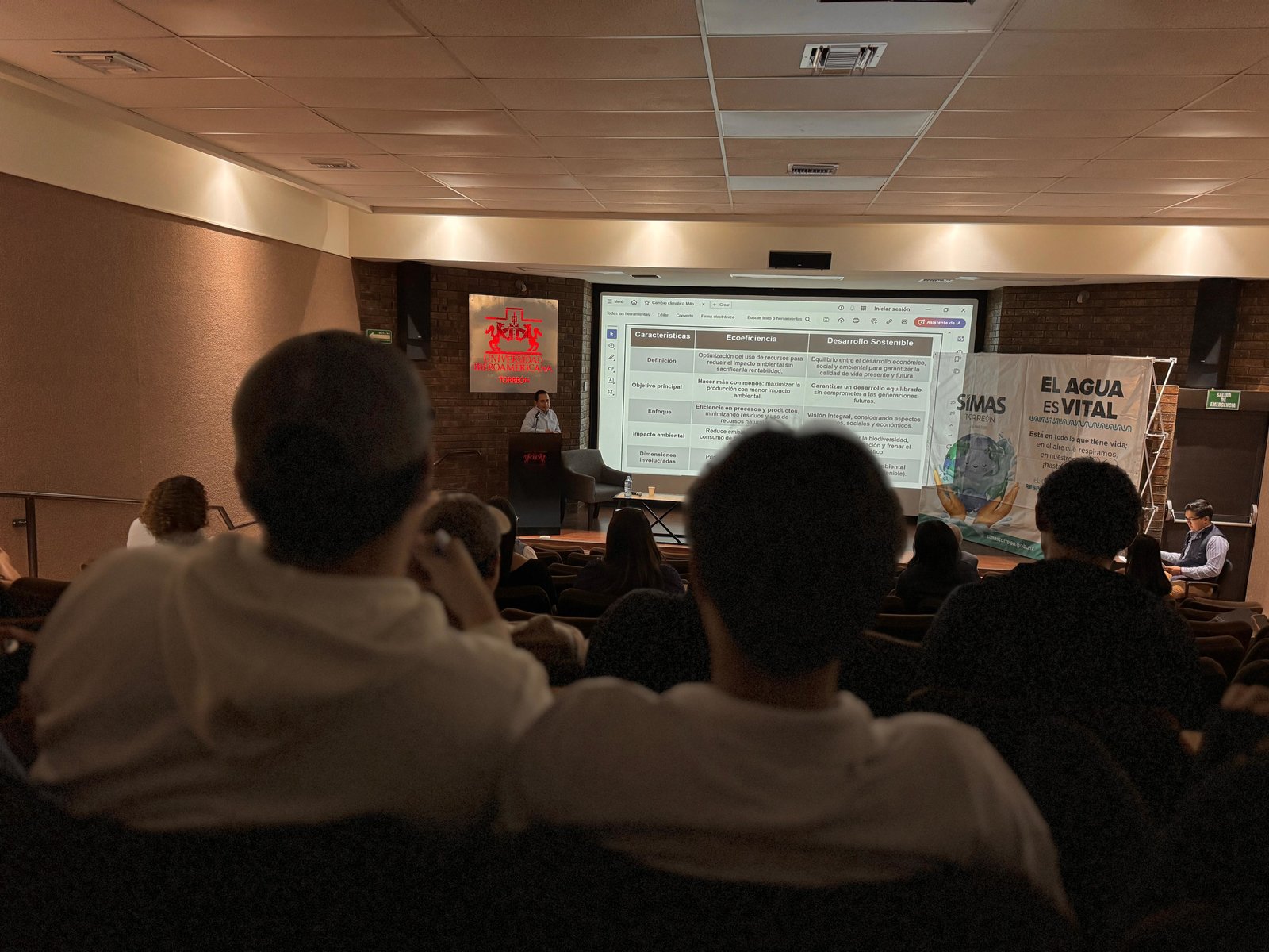 cultura agua: El gerente general del Organismo Operador, Roberto Escalante González, los invitó a reflexionar sobre los hábitos en el consumo.
