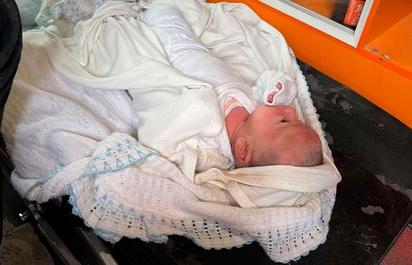 Milagro en Gaza: Bebé sobrevive bajo los escombros tras bombardeo