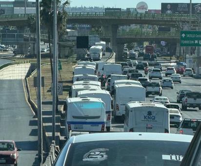Multan a 21 choferes de transporte de personal por saltarse la fila