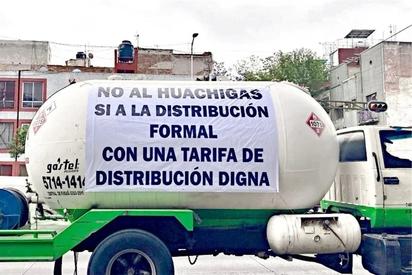No al huachigas': Gaseros toman autopista en protesta histórica