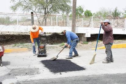 El gobierno municipal intensifica acciones de bacheo en Sabinas con el programa 'Cero Baches'.