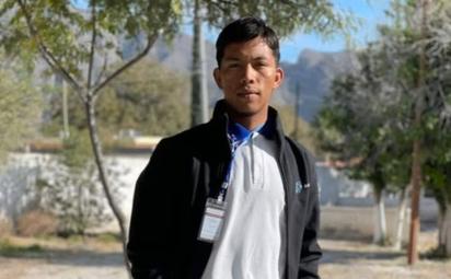 Jóvenes utilizan redes sociales para encontrar empleo y oportunidades