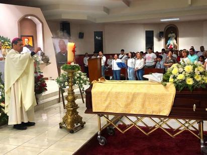 Despedida al padre Badillo en  parroquia San José de Obrero