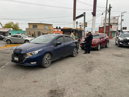 Dama provoca choque por alcance en el bulevar Pape 