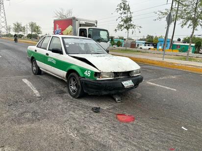 Taxista provoca choque en Monclova por exceso de velocidad