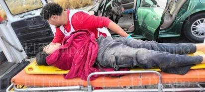 Alumno de Conalep que volcó se recupera en el San José