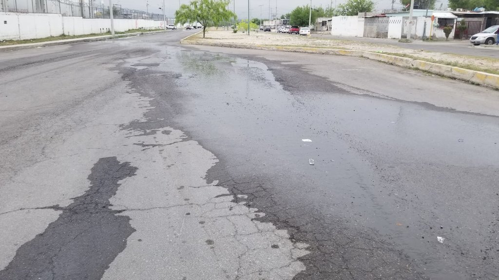 Megafuga de drenaje afecta a las colonias Villas del Carmen y Cumbres
