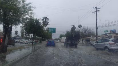 Lluvias elevan riesgo de dengue; piden eliminar criaderos de moscos