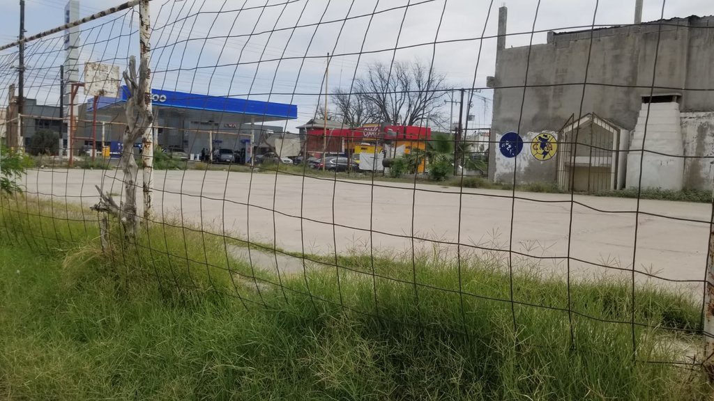 Vecinos denuncian el deterioro de cancha deportiva en la colonia González: La infraestructura deportiva en Piedras Negras se encuentra en malas condiciones, con una cancha multiusos en el olvido.