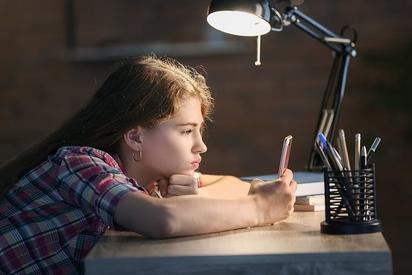 Las redes sociales pueden arrastrar a los jóvenes con problemas