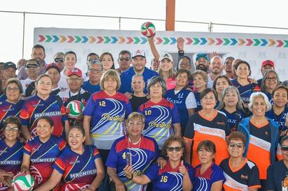 Abuelitos inauguran juegos deportivos y culturales  