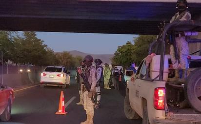 Hallan cuerpo con mensaje en cartulina en salida sur de Culiacán