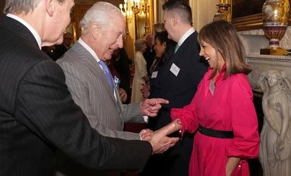 Rey Carlos III retoma actividades tras pausa por tratamiento contra cáncer