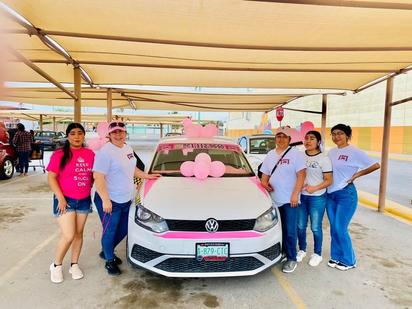 Presentan servicio de taxis rosas para mujeres