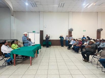 CONAGUA y ejidatarios abordan soluciones a la sequía y agua rodada en Sabinas