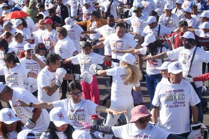 Clase Nacional de Boxeo 2025 reúne a miles en el Zócalo capitalino