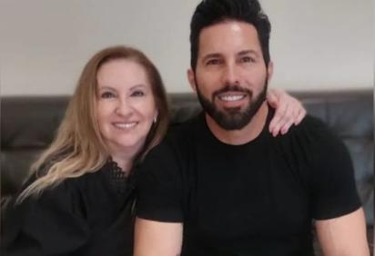 Poncho de Nigris ofrece  mil mensuales a su mamá por cerrar redes