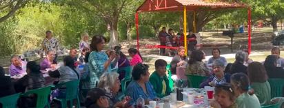 Promueven la convivencia con adultos mayores del DIF Agujita y Cloete