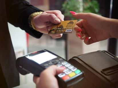 Pagos con tarjeta y transferencias instantáneas dominan en México