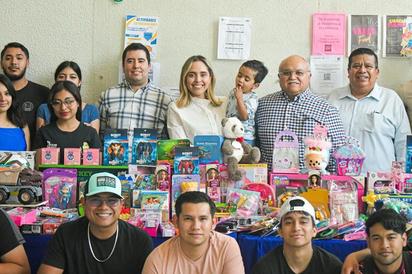 DIF Monclova recibe donación de juguetes por parte del TEC Monclova