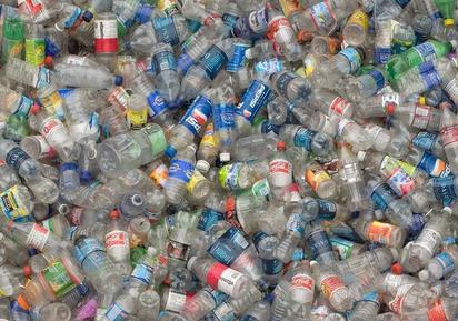 El porcentaje de productos de plástico es mucho más alto que el porcentaje del producto plástico que se recicla