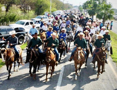 Cabalgata y rodeo marcan el arranque de la temporada en la Región Norte de Coahuila