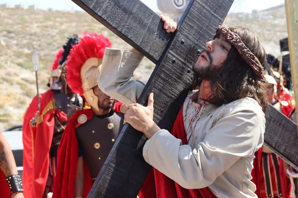 Viacrucis : La Cuz representa un triunfo, un trofeo, por Cristo nos ha redimido y salvado”.