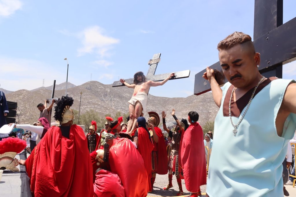 Viacrucis : La Cuz representa un triunfo, un trofeo, por Cristo nos ha redimido y salvado”.