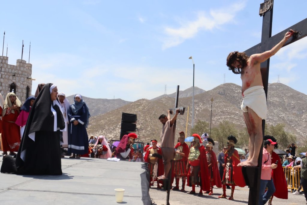 Viacrucis : La Cuz representa un triunfo, un trofeo, por Cristo nos ha redimido y salvado”.