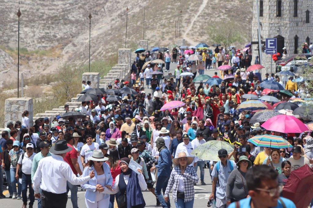 Viacrucis : La Cuz representa un triunfo, un trofeo, por Cristo nos ha redimido y salvado”.