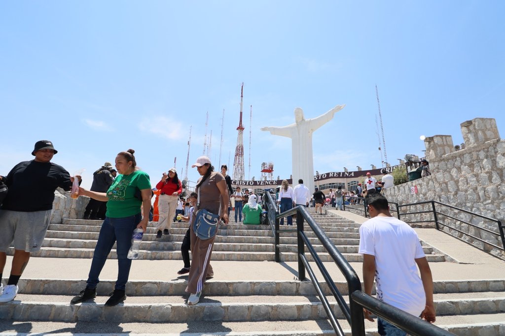 Viacrucis : La Cuz representa un triunfo, un trofeo, por Cristo nos ha redimido y salvado”.