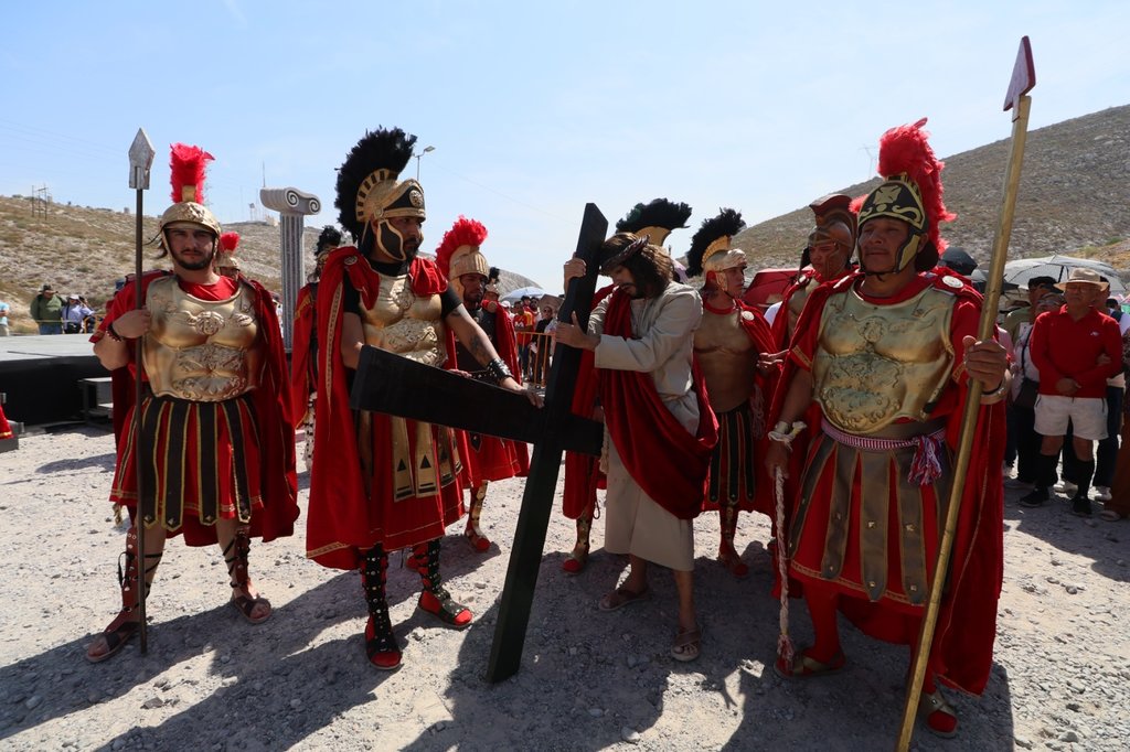 Viacrucis : La Cuz representa un triunfo, un trofeo, por Cristo nos ha redimido y salvado”.