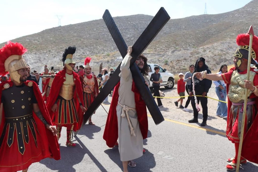 Viacrucis : La Cuz representa un triunfo, un trofeo, por Cristo nos ha redimido y salvado”.