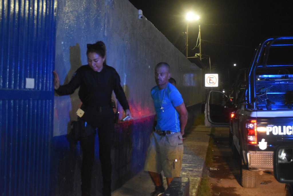 Policiaca : Detienen a varios individuos en redada